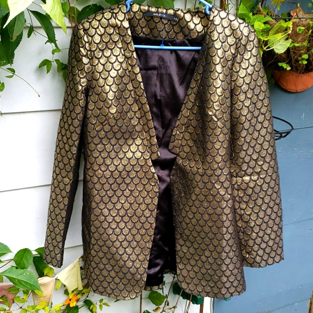 ARK & Co Blazer Metallic  Gold + Black Embroidered Scallop Pattern  Free Ship! S